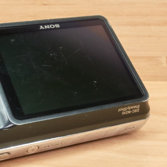 Sony Cyber-shot DSC-W210 / 12.1MP Digital Camera / Compact & Ready to Use - Picture 14 of 14